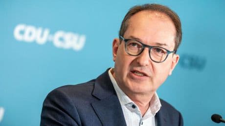 Bundesregierung: Dobrindt will sofort verschärfte Grenzkontrollen anordnen