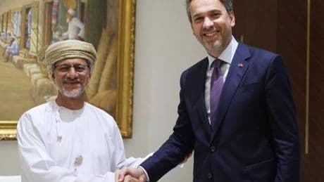 Bakan Bayraktar, Umman Yatırım Otoritesi Başkanı Al Murshidi ile bir araya geldi