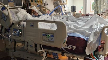 Mom nearly died after catching flesh-eating bacteria on the beach