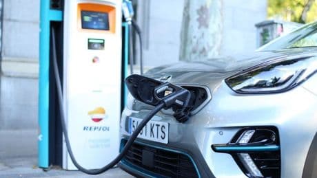 ¿Puede el corte de electricidad dañar la batería del coche?