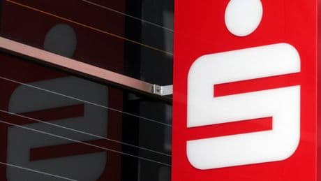 Kunden der Sparkasse unter Druck: Wer auf Betrug reagiert, riskiert hohe Verluste