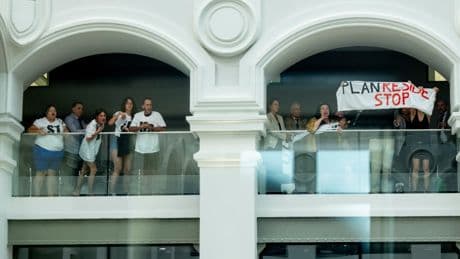 El Ayuntamiento señala a Más Madrid por la bronca vecinal de Cibeles: &quot;Alguien les habrá invitado&quot;