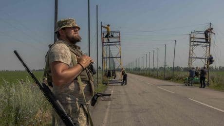 Kiev attacca la Russia con droni: 3 morti. Trump non fu avvisato sul blocco delle armi