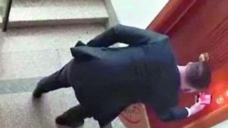 Genova, foto alle serrature delle porte blindate: caccia ai basisti degli scassinatori