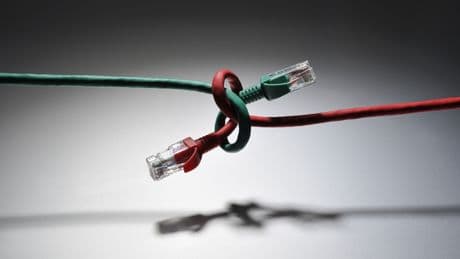 Nervige Störung am Router: Warum Ihr WLAN manchmal zurückschalten muss
