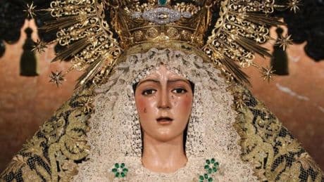 La Macarena interviene de urgencia a la Virgen, que estará expuesta hasta el martes para ver los cambios