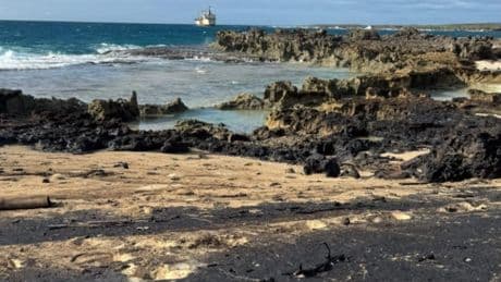 Madagascar: un cargo échoué sur la mer d'Emeraude, près de Diego Suarez, fait craindre une pollution