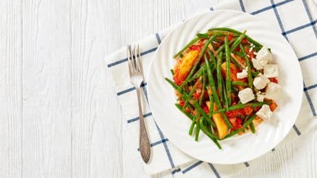 La receta griega que se puede tomar fría y es perfecta para comer verduras en verano