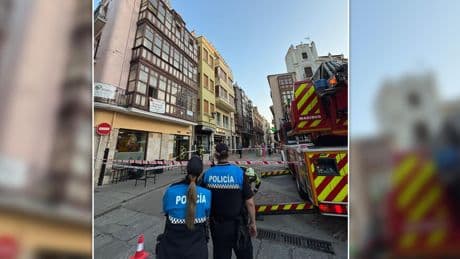 Susto en pleno centro de Zamora: caen cristales desde un edificio de la Plaza Mayor