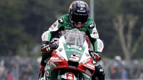 Regen zorgt voor chaos bij MotoGP-race Le Mans, Zarco verrassende winnaar