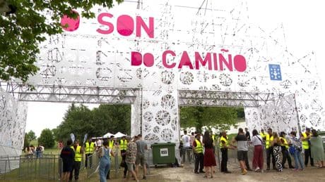 Una joven llama en directo desesperada a la televisión gallega: &quot;Me quiero quedar más en el festival y no me cogen el teléfono&quot;