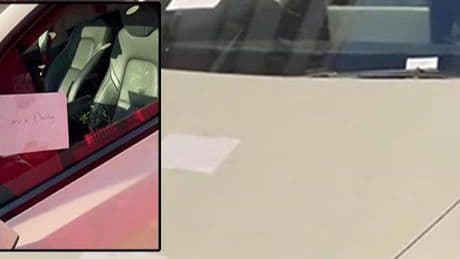Yolu kapattı, tepki çekti: Esnaftan lüks araca 3 dilde 'Ben eşeğim” notu