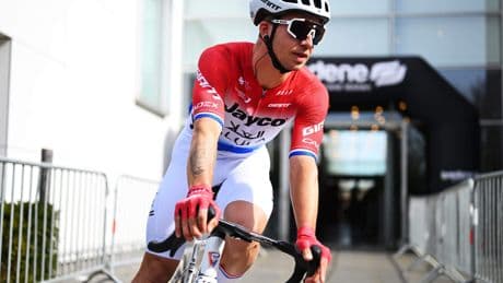 Dylan Groenewegen sprint naar tweede ritzege in Ronde van Slovenië, maar blijft kritisch: ’Ik moet mijn ploeggenoten beter volgen’