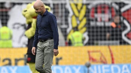 Erik ten Hag kent zure vuurdoop in zijn voetbalwalhalla: ’De situatie is nu eenmaal zo’