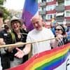 CSD Berlin 2025 im Newsblog: Für Kai Wegner gehört die Regenbogenfahne „in die Mitte unserer Gesellschaft“
