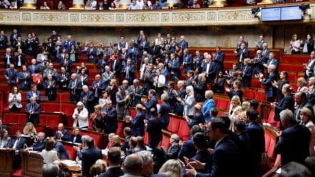 Fin de vie : les députés approuvent un article-clé créant un droit à l’aide à mourir