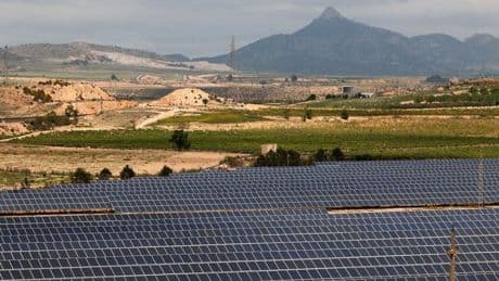 Las fotovoltaicas urgen al Gobierno a tener las conclusiones del informe sobre el apagón «cuanto antes»