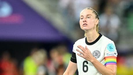 Fußball-EM der Frauen: Janina Minge hält Wache beim DFB-Team