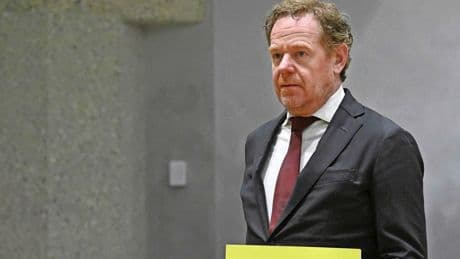 Van Weel wil extremistische organisaties sneller kunnen verbieden