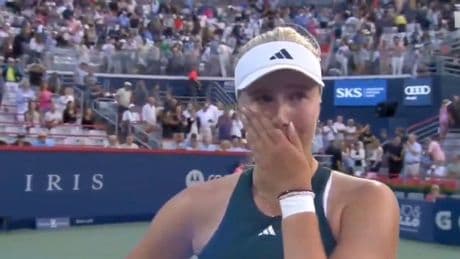 Publikum unterstützt sie - Tennis-Profi bricht nach dem Spiel plötzlich in Tränen aus