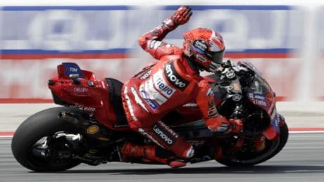Marc Márquez hereda por la caída del hermano la victoria Sprint en Montmeló