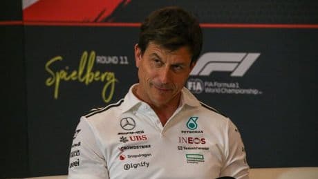 Toto Wolff's four-word reaction after Kimi Antonelli apologised to Max Verstappen