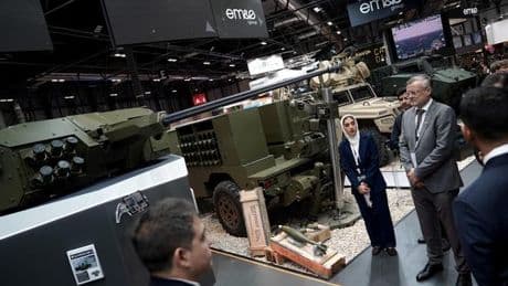 "Dentro de dos años esto será Fitur": la Defensa se quita los complejos en la edición más numerosa de Feindef