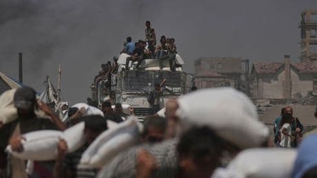 Krieg in Nahost: Größere Hilfslieferungen erreichen Gaza – Israel spricht von Feuerpausen