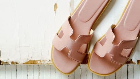 Sandalias planas, elegantes y estilosas que son tendencia para ir cómoda en verano