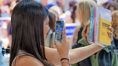 Literatur auf Social Media: Die Smartphone-Jugend liest nicht mehr – oder doch?