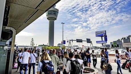 Vertraging in lucht neemt deze zomer toe: ’Vliegmaatschappij de klos door annuleringsellende’