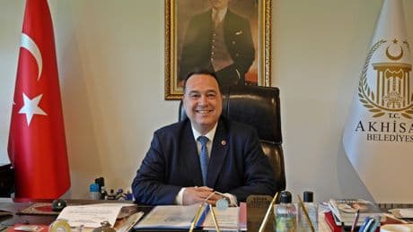 Manisa'da Ferdi Zeyrek'in yerine Besim Dutlulu seçildi