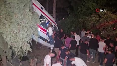 Bursa'da ambulans bahçeye uçtu! O anlar kamerada