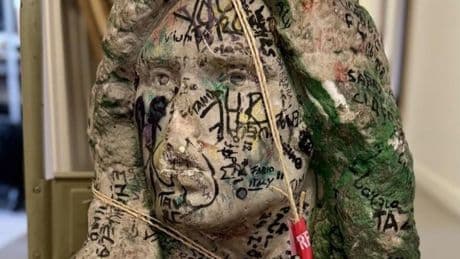 Nach 37 Jahren - Legendäre Jim-Morrison-Büste wieder aufgetaucht