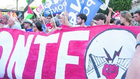 I No Ponte in marcia. Insulti a Salvini e prove di sabotaggi. "Stop al cantiere"