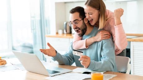 «Nous avons cru à une blague» : l’incroyable taux de crédit décroché par un couple de trentenaires pour leur logement