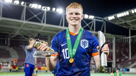 Bewierookte Kees Smit bestormt spelenderwijs de top: ’Barcelona en Real Madrid? Dat maakte me wel trots’