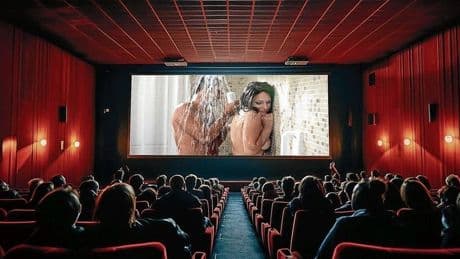 Las tetas que revolucionaron España: «Se llevaban las mujeres exuberantes, que estuvieran buenorras»