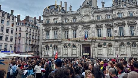 À Lyon, le «pot de départ» de François Bayrou dispersé par les forces de l’ordre après une manifestation sauvage