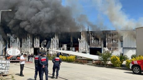 Tekirdağ'da fabrikada yangın: Bölgeye girişler durduruldu