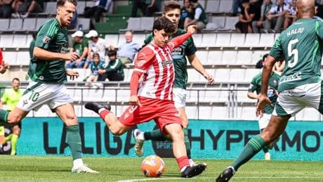 El Sporting de Gijón gana un duelo descafeinado en Ferrol