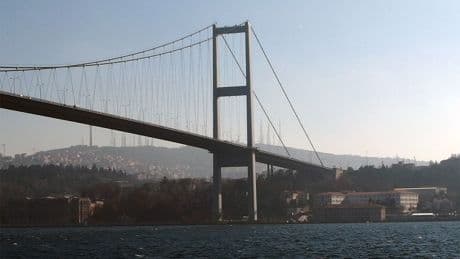 İstanbul Valiliğinden Boğaz’da tekneler ve yatlarla ilgili karar: İzinsiz kıyı kullanımı yasaklandı