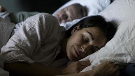 Ich schlafe besser ohne ihn – aber vermisse ihn jede Nacht