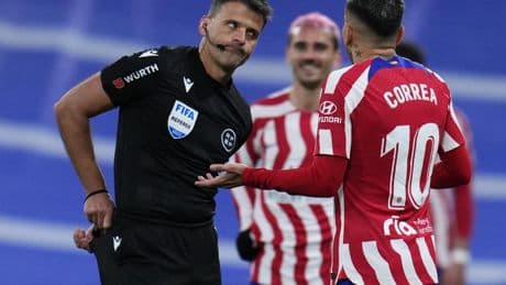 Seis rojas ha visto el Atlético con el árbitro del último partido de LaLiga