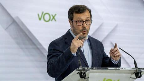 Vox tilda de «disparate» el acuerdo PP-PSOE para subir el número de diputados de 33 a 55 en Castilla-La Mancha