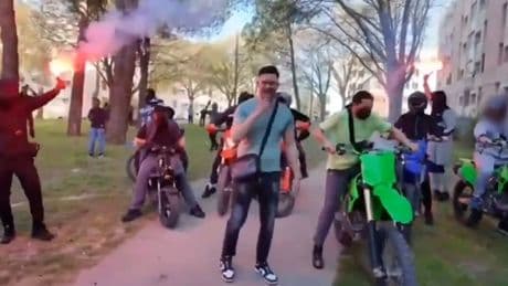 Dealer, Waffen und Drohungen in Frankreich - Deutscher YouTuber sorgt für Ärger