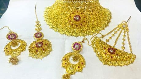 &#163;500,000 worth of gold stolen from London home