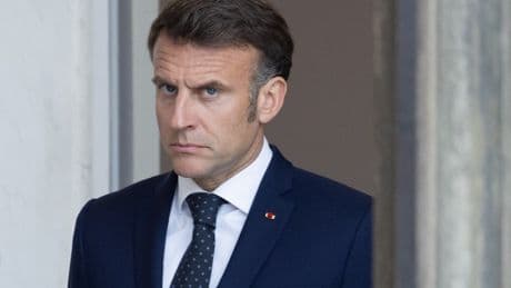 « Un terrain de jeux pour les services algériens » : Avec l’expulsion de 12 agents consulaires, le gouvernement Macron replonge dans la crise diplomatique
