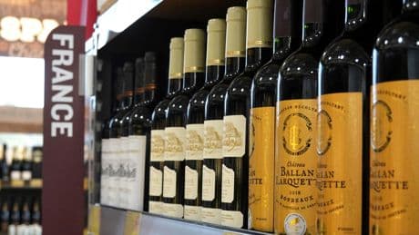 Droits de douane : comprendre le poids démesuré des États-Unis dans les exportations de vins et spiritueux en trois graphiques