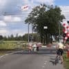 KIJK. Moeder en dochters steken gesloten spoorweg over in Essen: "Duizenden minuten vertraging per jaar omwille van acties zoals deze”